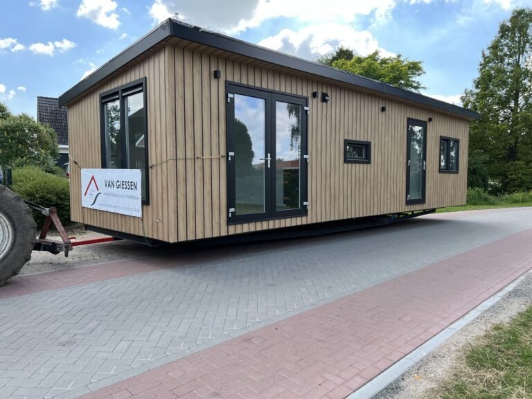 Een chalet op weg naar zijn plek