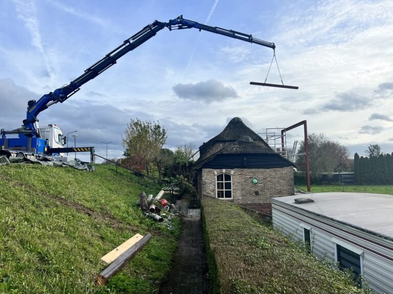 Met de kraan over de dijk