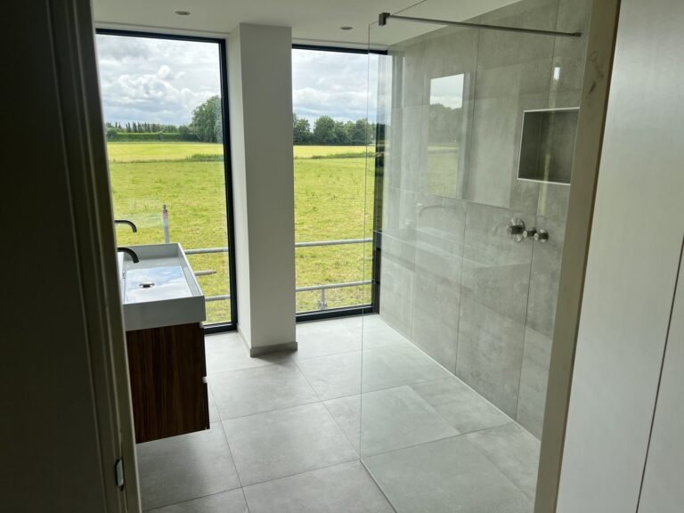 De badkamer, met uitzicht over de polder